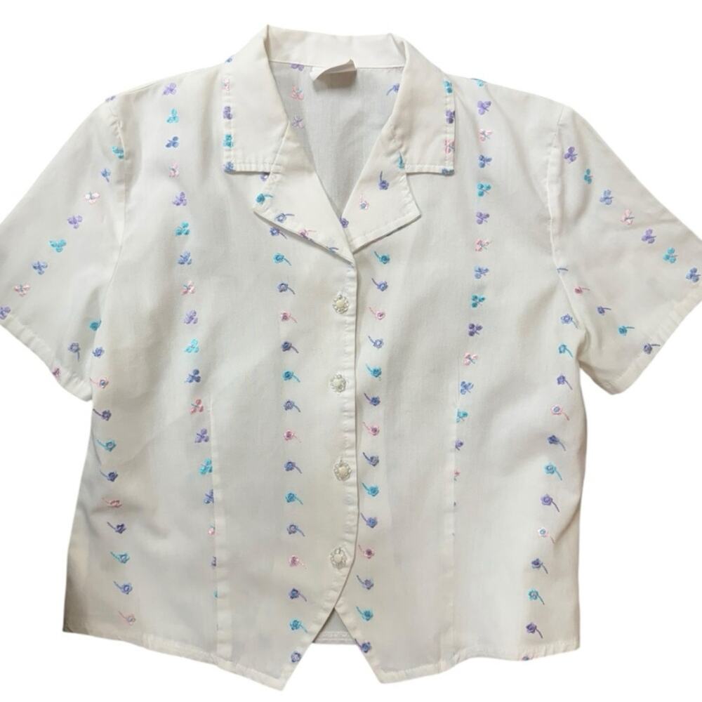 Vtg Dainty Floral Embroidered Flower Button Coquette Top Womens S Feminine Sweet